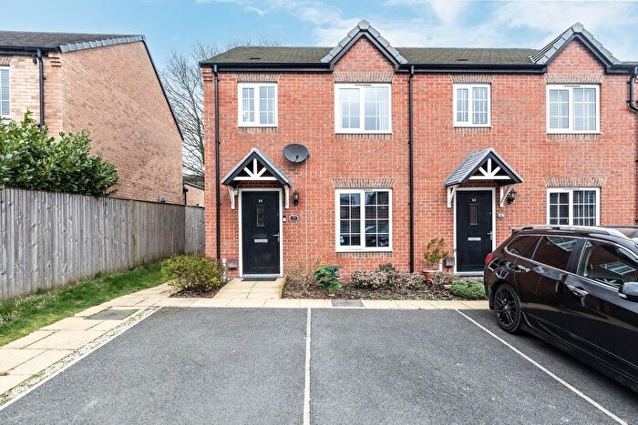 3 Bedroom End Terrace House For Sale In Castle Crescent, Pontefract, West Yorkshire, WF8