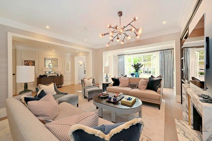 3 Bedroom Flat To Rent In Eaton Square, Belgravia, SW1W