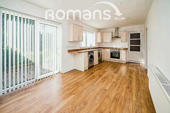 3 Bedroom Semi-Detached House To Rent In Summerleaze Road, SL6