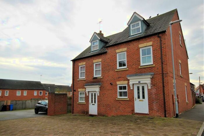 3 Bedroom Town House To Rent In Auction Place, Uttoxeter, ST14