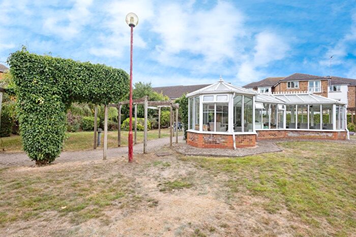 1 Bedroom Flat For Sale In Palmer Avenue, Bushey, WD23