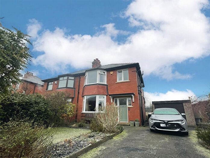 3 Bedroom Semi-Detached House To Rent In North Road, Glossop, Derbyshire, SK13