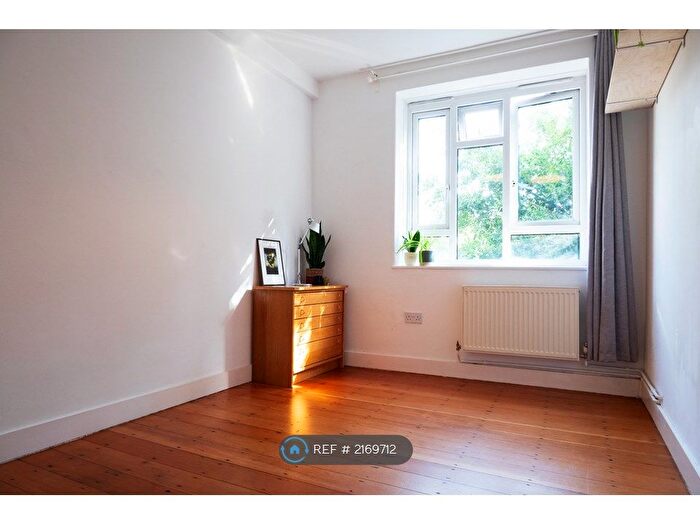 1 Bedroom Flat To Rent In Holdsworth House, London, SW2