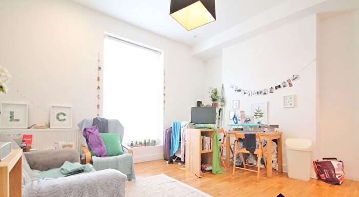 1 Bedroom Flat To Rent In Cardozo Road, London, Caledonian Road, N7