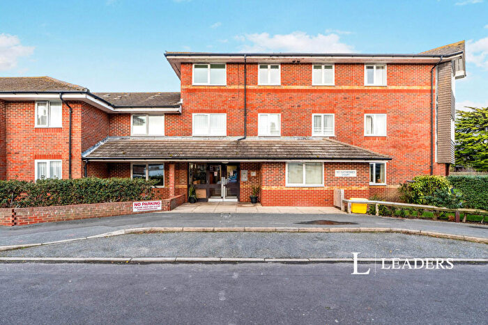 2 Bedroom Flat To Rent In Irvine Road, Littlehampton, BN17