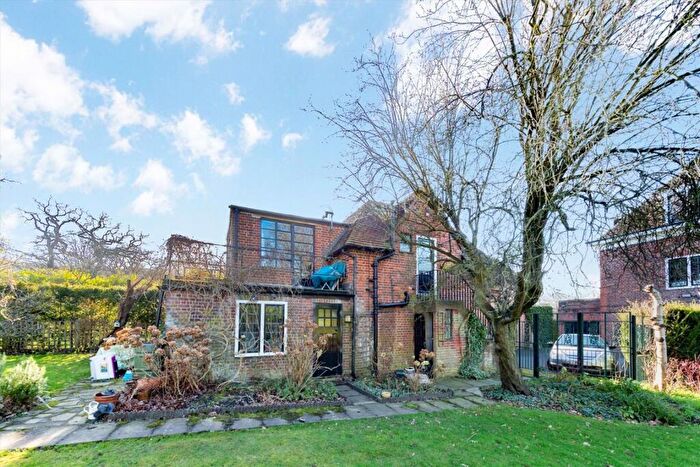 1 Bedroom Flat To Rent In Wildwood Road, London, NW11