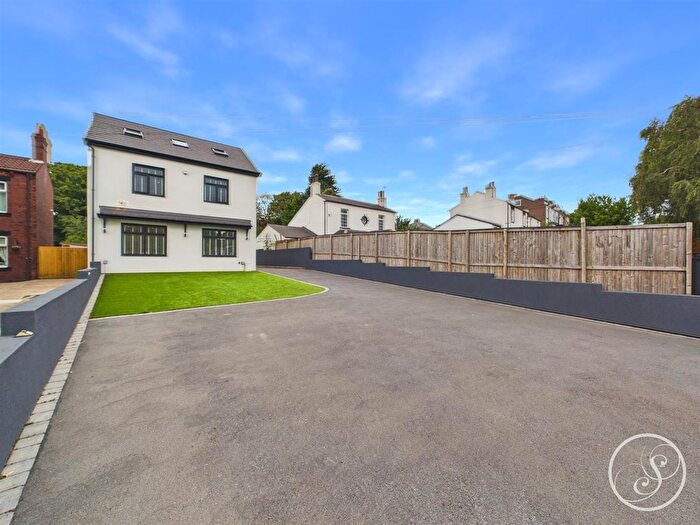 5 Bedroom Detached House For Sale In Selby Road, Leeds, LS15