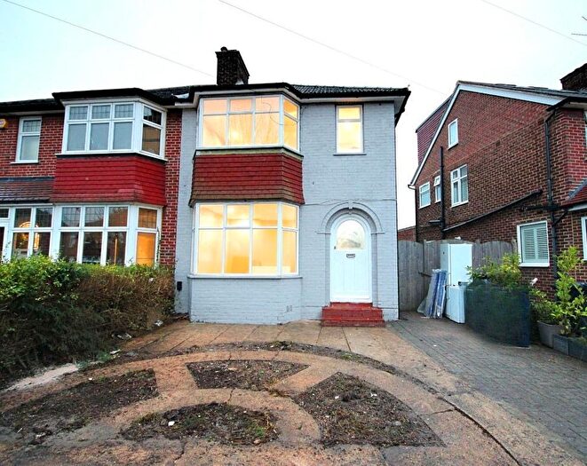 4 Bedroom Semi-Detached House To Rent In Oakwood Crescent, Greenford, UB6