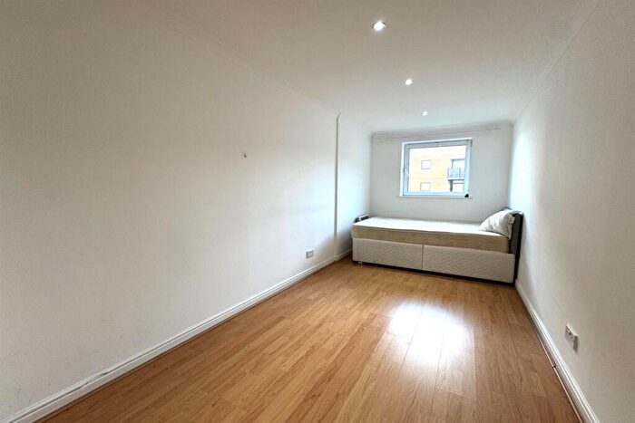 2 Bedroom Apartment To Rent In Hull Place, E16