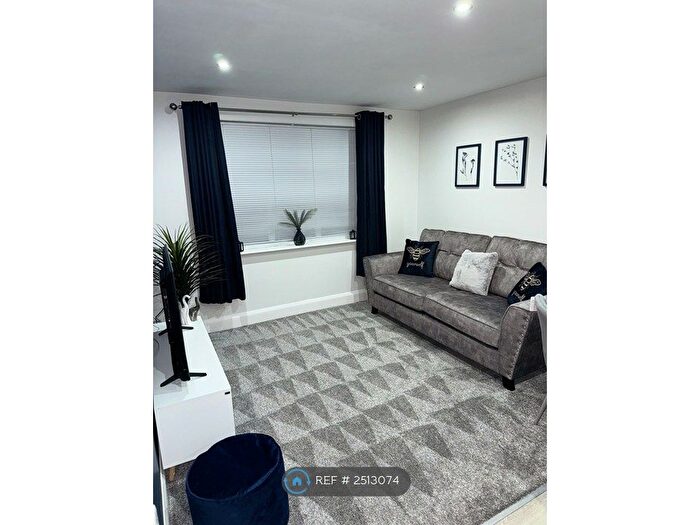 2 Bedroom Flat To Rent In Bell Chase, Aldershot, GU11