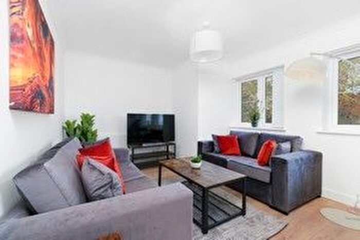 2 Bedroom Flat To Rent In Slough Road, Iver, SL0