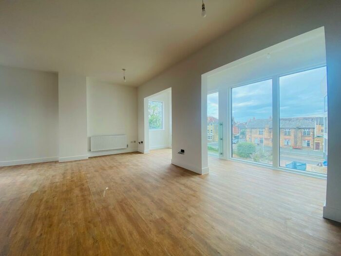 2 Bedroom Flat To Rent In Albany Court, Albany Road, Sittingbourne, ME10