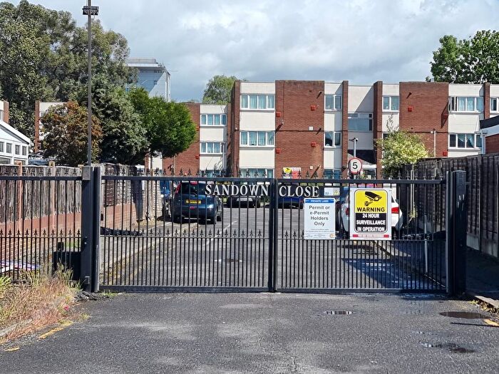 2 Bedroom Flat For Sale In Sandown Close, Hounslow, TW5