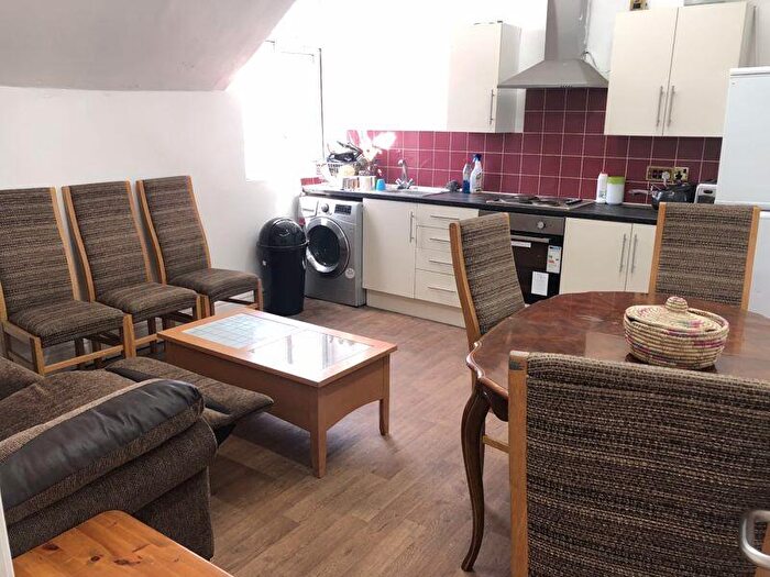 4 Bedroom Flat To Rent In Cheetham Hill Road, Manchester, M8