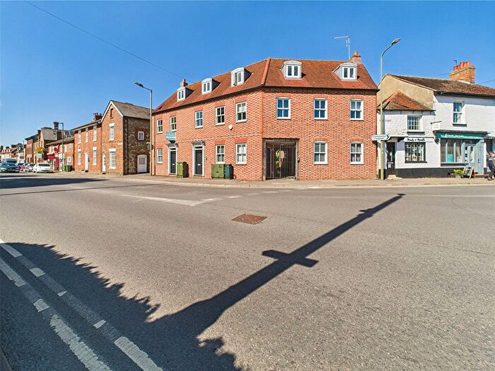 2 Bedroom Flat To Rent In Whitehound, Thame, Oxfordshire, OX9