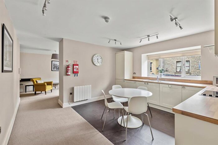 1 Bedroom Apartment For Sale In Crescent Court, Ilkley, LS29