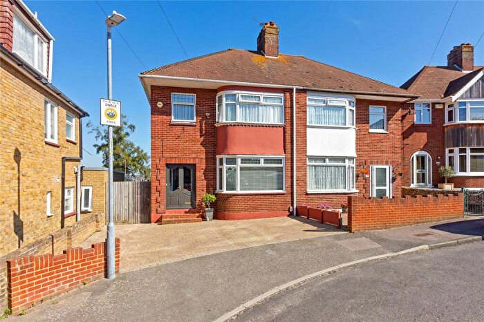 3 Bedroom Semi Detached House For Sale In Woodlands Road, Sittingbourne, Kent, ME10