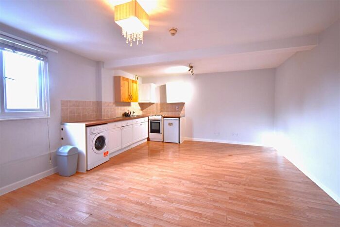 1 Bedroom Apartment To Rent In High Street, Chesham, HP5