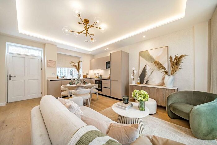3 Bedroom Flat For Sale In Warwick Road, Ealing, W5