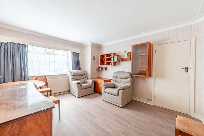 4 Bedroom Semi Detached House To Rent In Green Verges, Stanmore, Stanmore, HA7