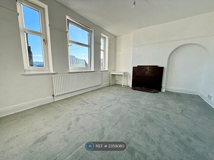 2 Bedroom Maisonette To Rent In High Street, Sutton, SM1