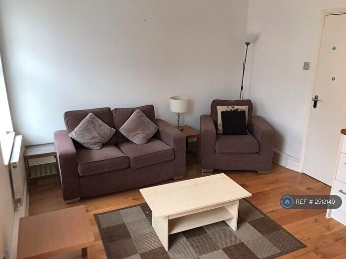 3 Bedroom Flat To Rent In Brady Street, London, E1