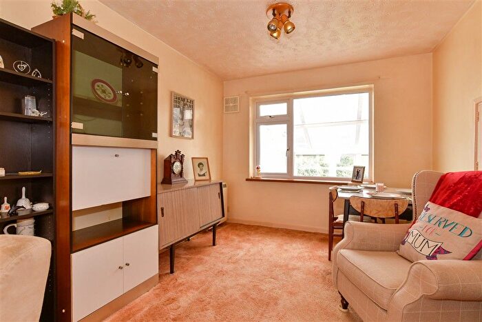 3 Bedroom Semi-detached House For Sale In Amethyst Avenue, Davis Estate, Chatham, Kent, ME5