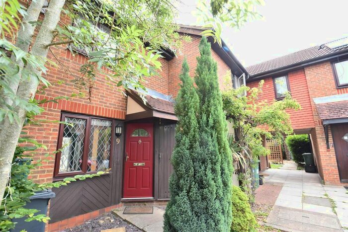 2 Bedroom Property To Rent In Clarence Court, Horley, RH6