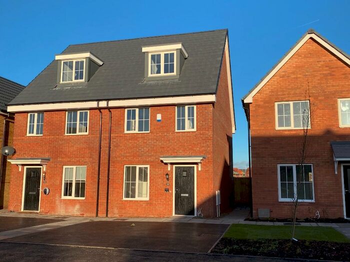 3 Bedroom Semi-Detached House To Rent In Hackett Gardens, NG13