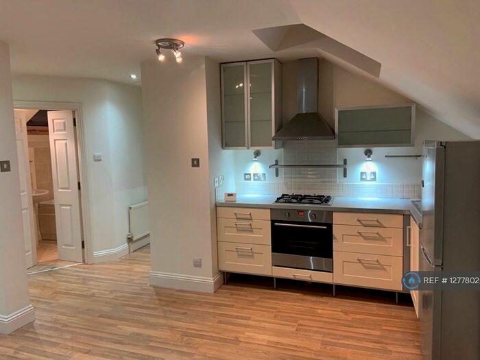 2 Bedroom Flat To Rent In Broadstairs, Canterbury, CT10