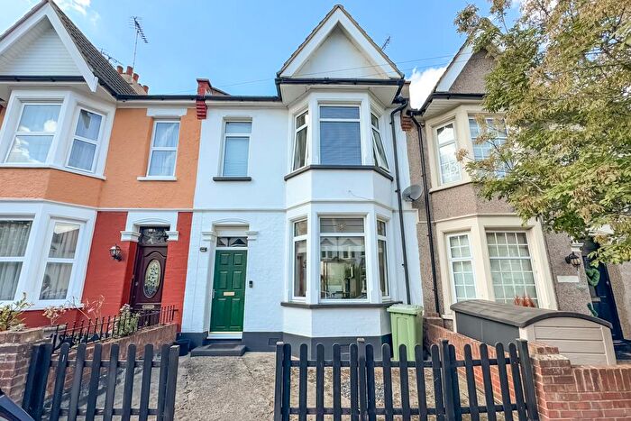 3 Bedroom Terraced House For Sale In Westminster Drive, Westcliff-on-Sea, SS0