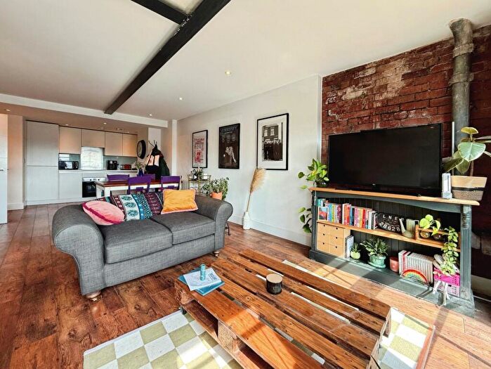 2 Bedroom Flat To Rent In Crispin Lofts, New York Road, Leeds, LS2