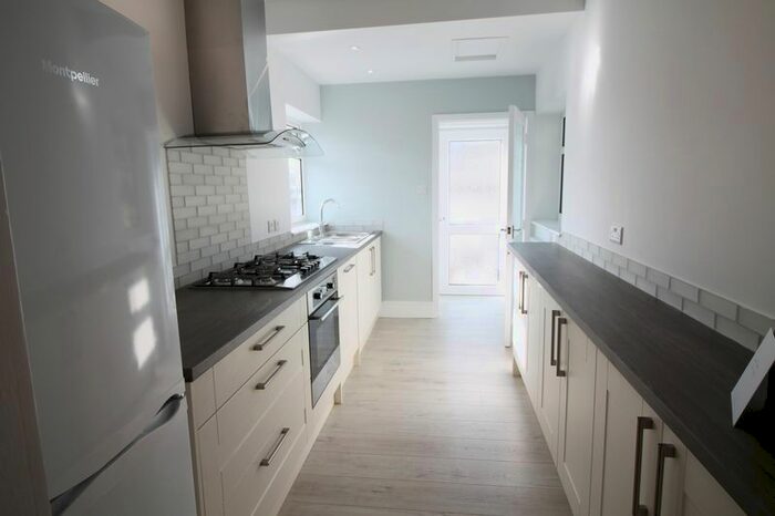 4 Bedroom End Of Terrace House To Rent In Beverley Road, Horfield, Bristol, BS7