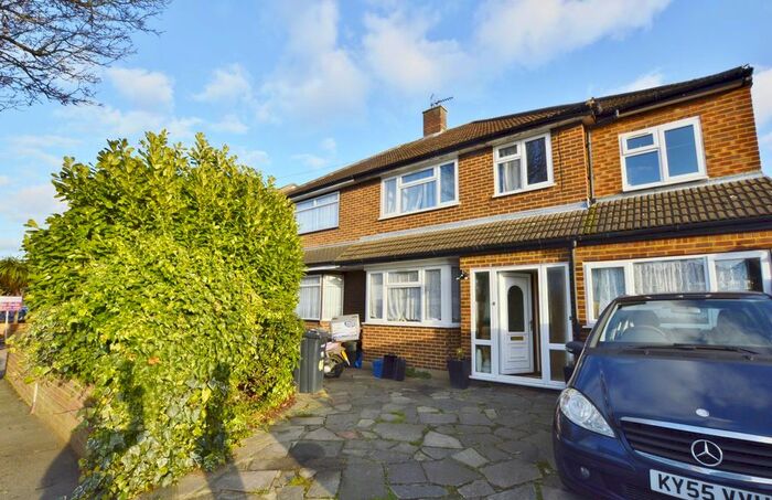 2 Bedroom Flat To Rent In Donald Drive, Romford, RM6