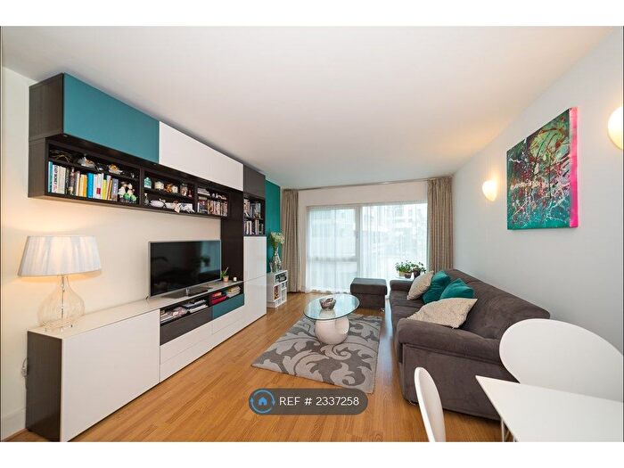 1 Bedroom Flat To Rent In Empire Square, London, SE1