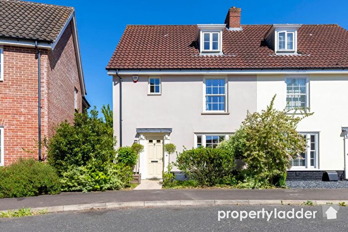 3 Bedroom Semi-Detached House For Sale In Trafford Way, Spixworth, Norwich, NR10