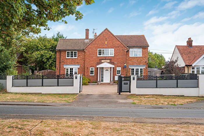 4 Bedroom Detached House For Sale In Puxley Road, Deanshanger, Milton Keynes, MK19