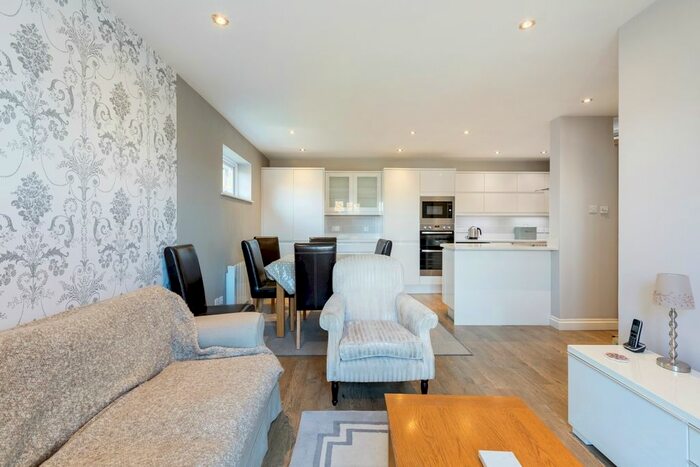 3 Bedroom Flat To Rent In Balmoral Gardens, Windsor, SL4