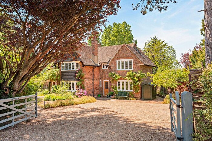 5 Bedroom Detached House For Sale In Abbotswood, Guildford, Surrey, GU1