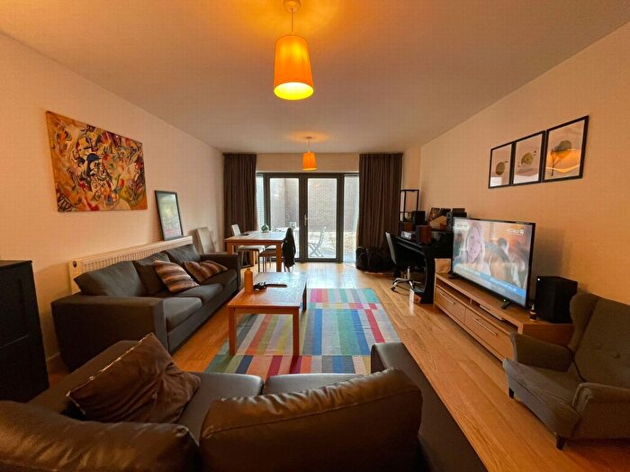 3 Bedroom Flat To Rent In Fiesta House, Seven Sisters Road, Finsbury Park, N4