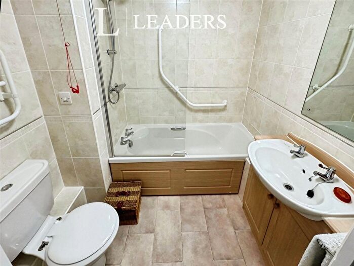 1 Bedroom Flat For Sale In Holmes Court, Medway Wharf Road, Tonbridge, TN9