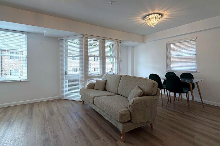 2 Bedroom Flat To Rent In Ferry Street, Isle Of Dogs, E14
