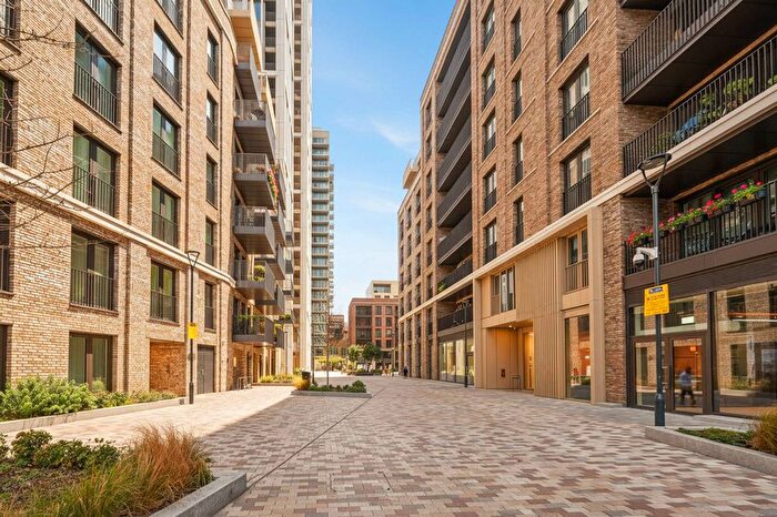 Studio To Rent In Cendal Crescent, Whitechapel, London, E1