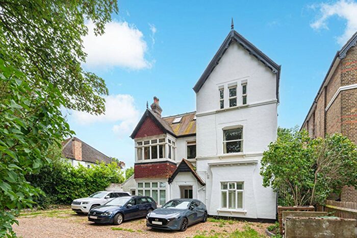 2 Bedroom Flat To Rent In Foxgrove Road, Beckenham, BR3