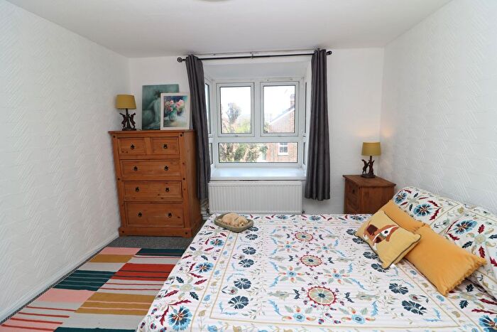 3 Bedroom Flat To Rent In Mill Place, Kingston Upon Thames, KT1