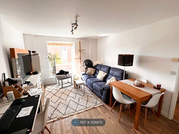 1 Bedroom Flat To Rent In Hepburn Court, Borehamwood, WD6