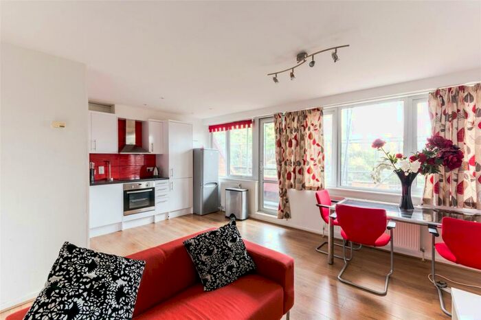 2 Bedroom Flat To Rent In Silsoe House, Park Village East, London, NW1