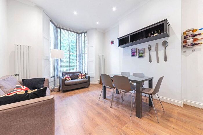2 Bedroom Flat For Sale In Hammersmith Grove, Hammersmith, W6