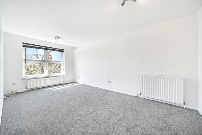 1 Bedroom Flat To Rent In Palace Road, Tulse Hill, London, SW2