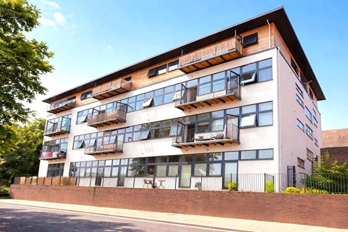 2 Bedroom Flat To Rent In Queen Street, Wellingborough, Northamptonshire, NN8